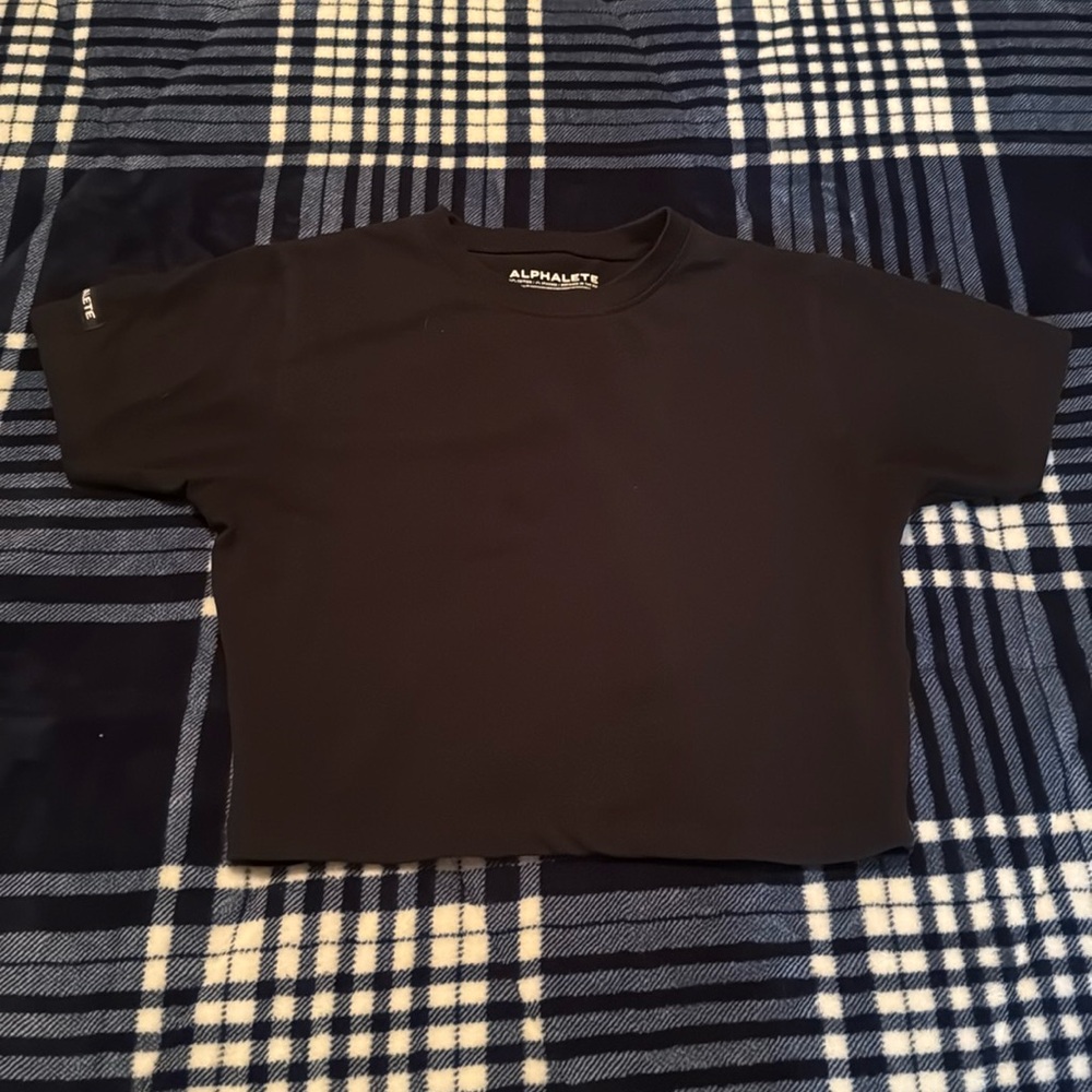 Short sleeve black crop top